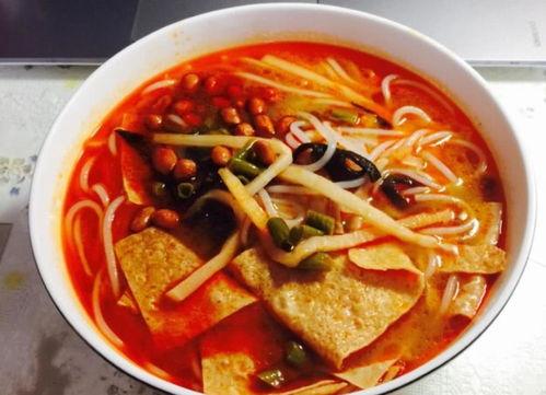 瓜妈和瓜二姐吃螺蛳粉,瓜妈瓜二姐螺蛳粉美食之旅