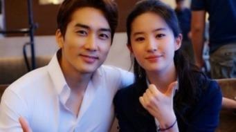 中韩夫妇吃瓜视频,甜蜜瞬间引网友热议