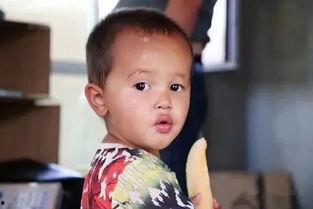 安静的吃瓜女孩,她静享时光