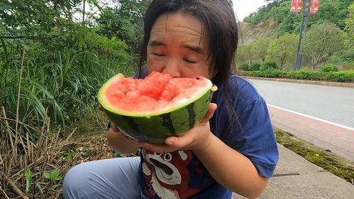 大姐在吃瓜,揭秘娱乐圈幕后真相