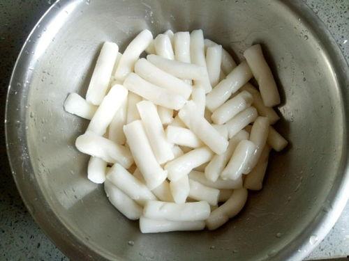 糖醋瓜条小孩吃的,糖醋瓜条，小孩喜爱的美味小零食