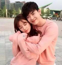 校服口罩吃瓜,校服口罩下的吃瓜日常