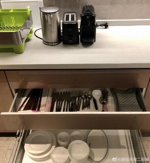 宿舍吃瓜现状,揭秘校园生活里的“瓜界”盛况