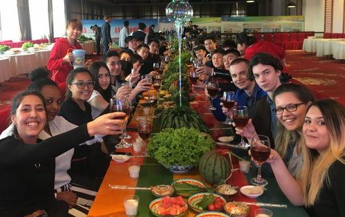 横店群众吃瓜视频下载,揭秘影视基地幕后生活