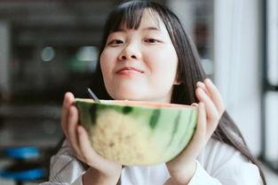 阿青吃瓜少女,揭秘少女生活点滴