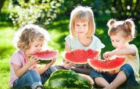 小蓝天天吃瓜,每日一瓜，趣味盎然