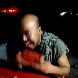 大汉吃瓜事件  第2张