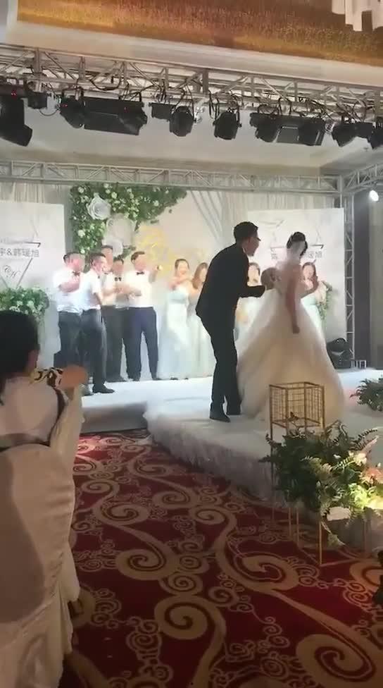 伴娘吐槽吃瓜,揭秘幕后真相  第2张