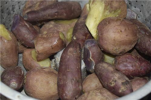 看见老汉吃瓜,见证老汉悠闲夏日时光  第3张