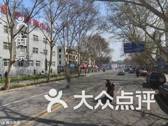 泉城广场吃瓜事件,一场引发热议的街头冲突瞬间  第3张